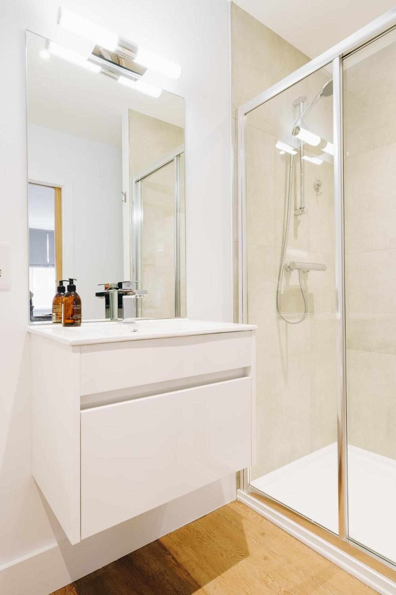 South Street Apartments Chichester Bagian luar foto
